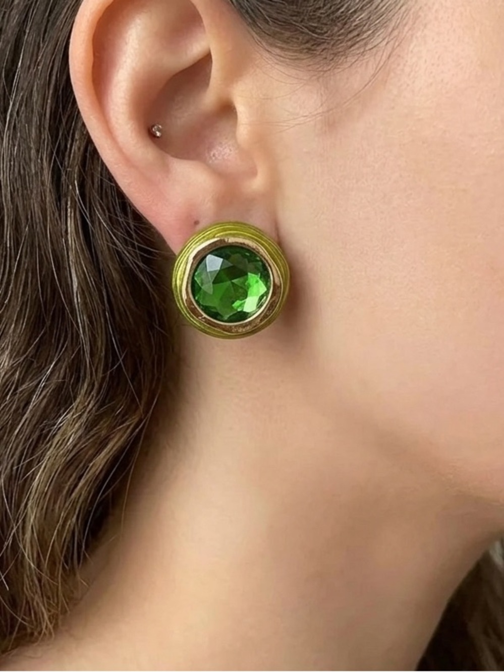 NEW Round 14K Gold Plated Peridot Green Austrian Crystal & Enamel Stud Earrings - Picture 3 of 3
